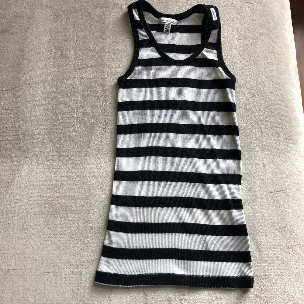 F21 Girls black & white Ribbed tank (M 9/10)